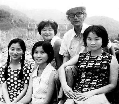 ：他俩带走的是港台一段30年风流情事尊龙凯时app网站琼瑶自杀刘家昌病逝(图44)