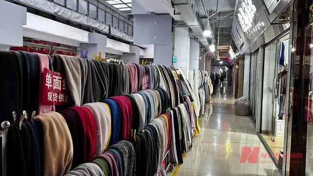 气下降商家经营分化 轻纺城：先拢市、再造市尊龙凯时ag旗舰厅网站柯桥纺织交易市场人(图5)