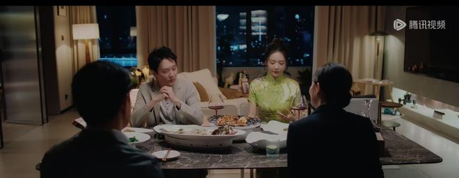 一看冯绍峰观众不淡定了令人窒息的婚姻尊龙凯时新版APP《婚内婚外》开播(图2)