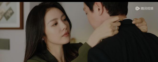 一看冯绍峰观众不淡定了令人窒息的婚姻尊龙凯时新版APP《婚内婚外》开播(图5)