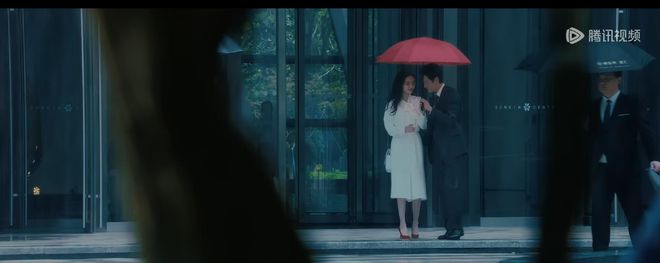 一看冯绍峰观众不淡定了令人窒息的婚姻尊龙凯时新版APP《婚内婚外》开播(图13)