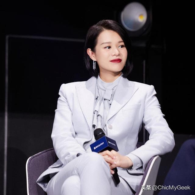 强小三”当年从会计师成香港小姐！z6尊龙·中国网站胡杏儿变“最(图6)